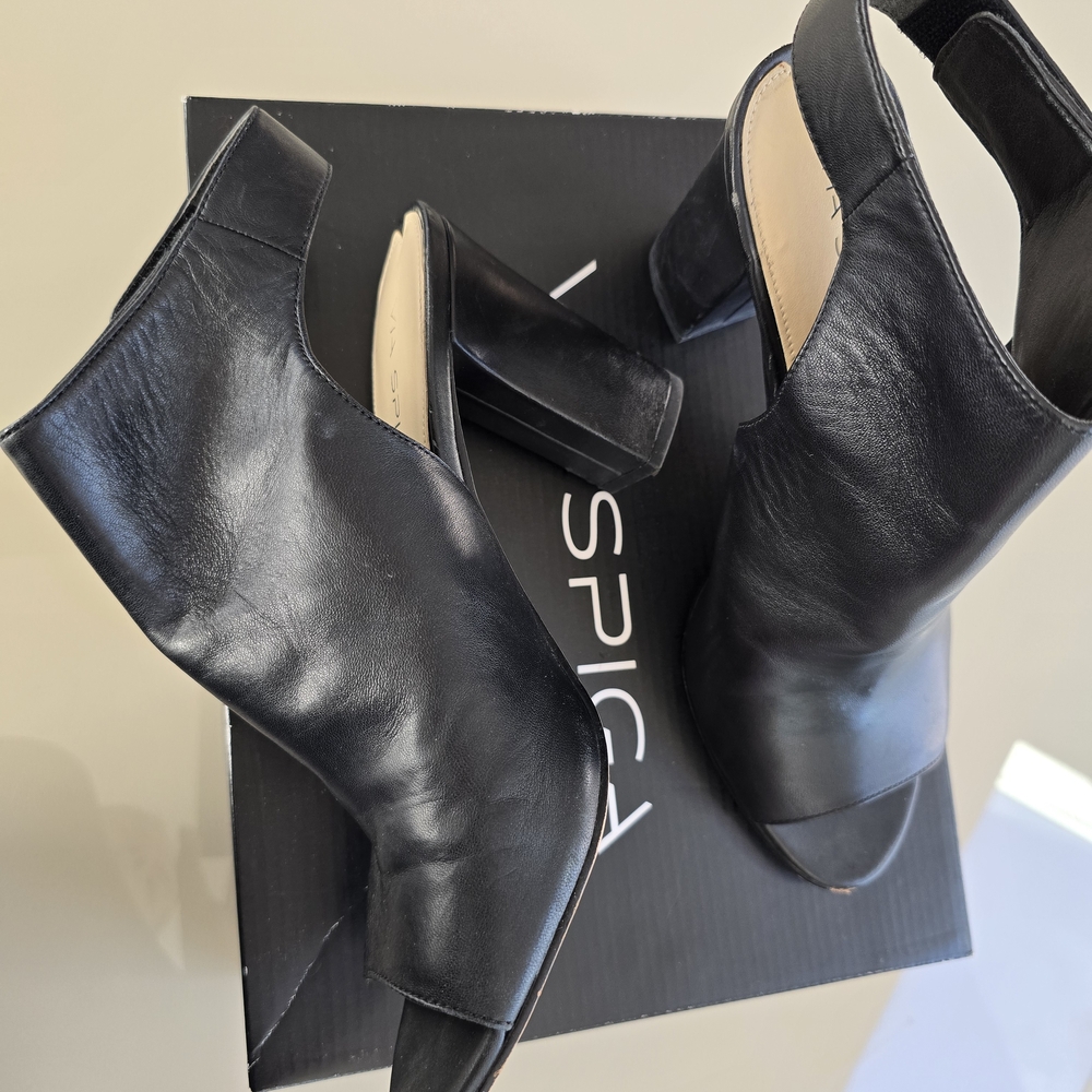 Via Spiga Elegant Black Leather Heeled Boots